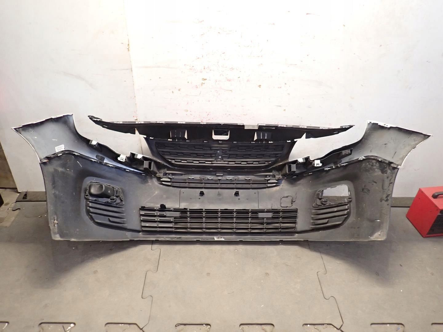 Přední nárazník PEUGEOT RIFTER 2018 - 95+486468