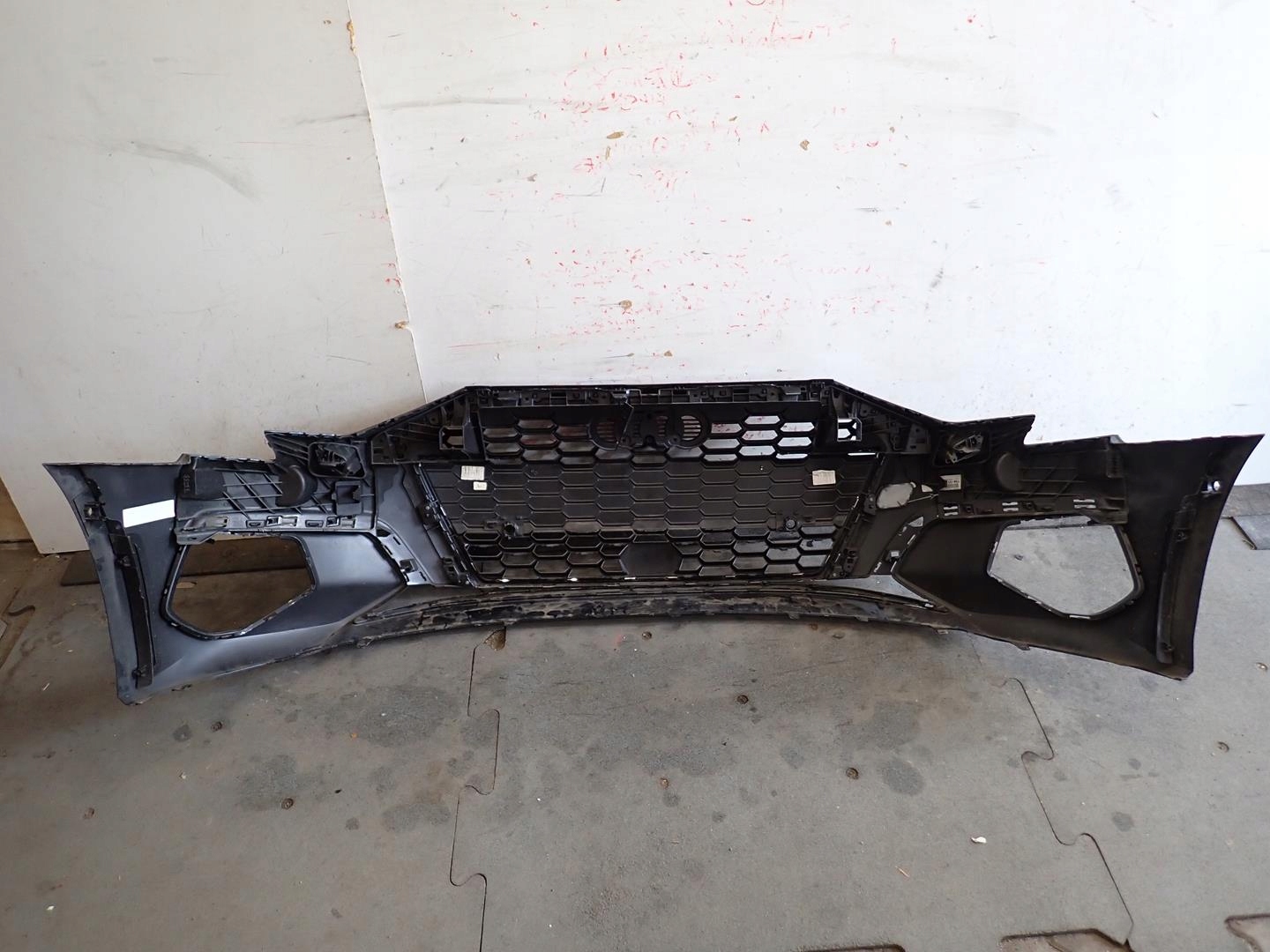 Přední nárazník AUDI A3 2020-8Y0807437