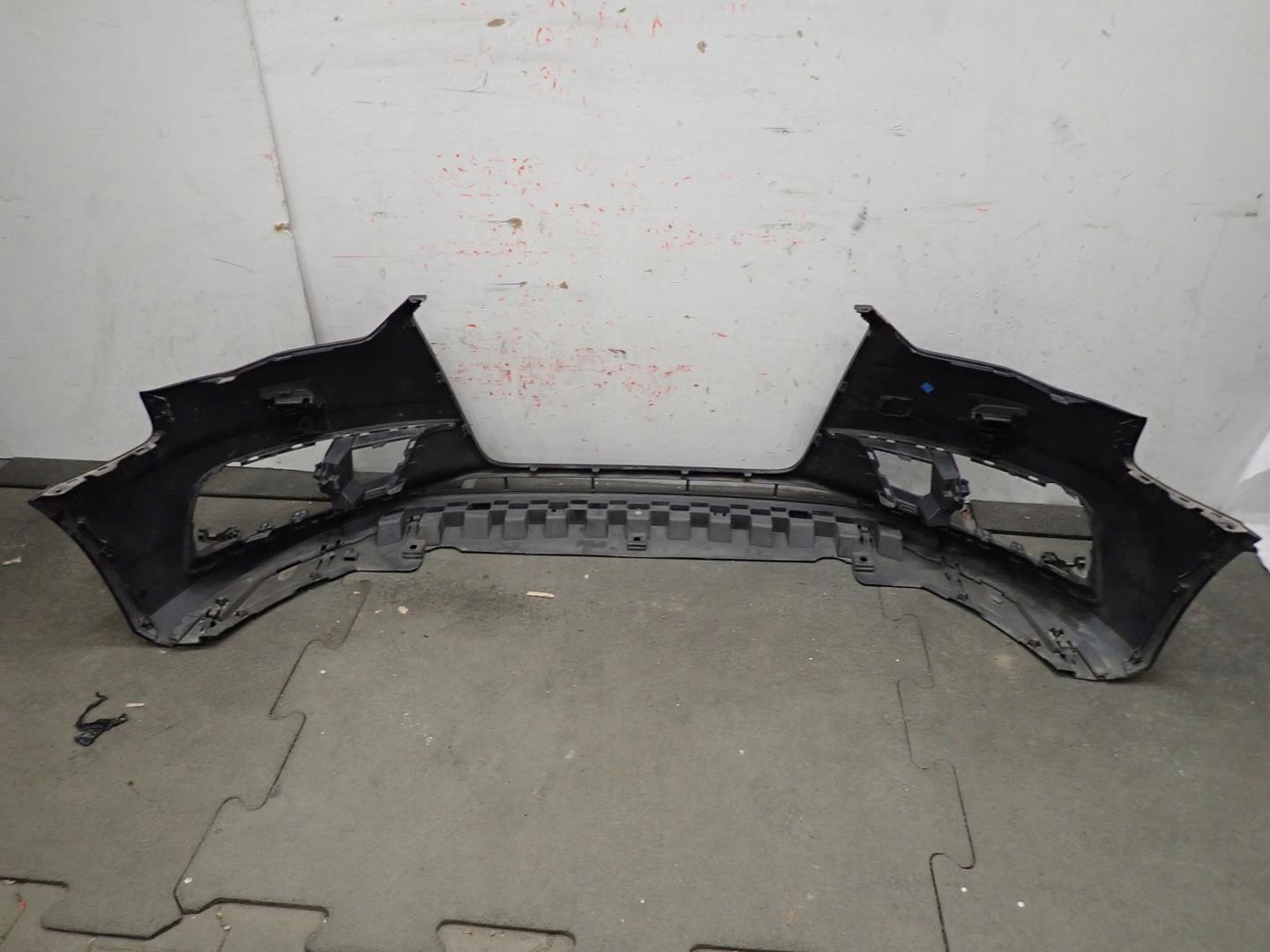 Přední nárazník AUDI A3 2012-2016 SEDAN 8V5807437