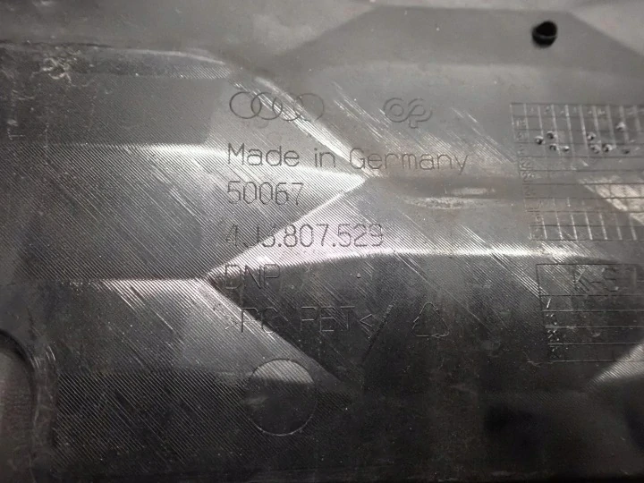 Přední nárazník AUDI GT RS E-TRON 2021-4J3807529