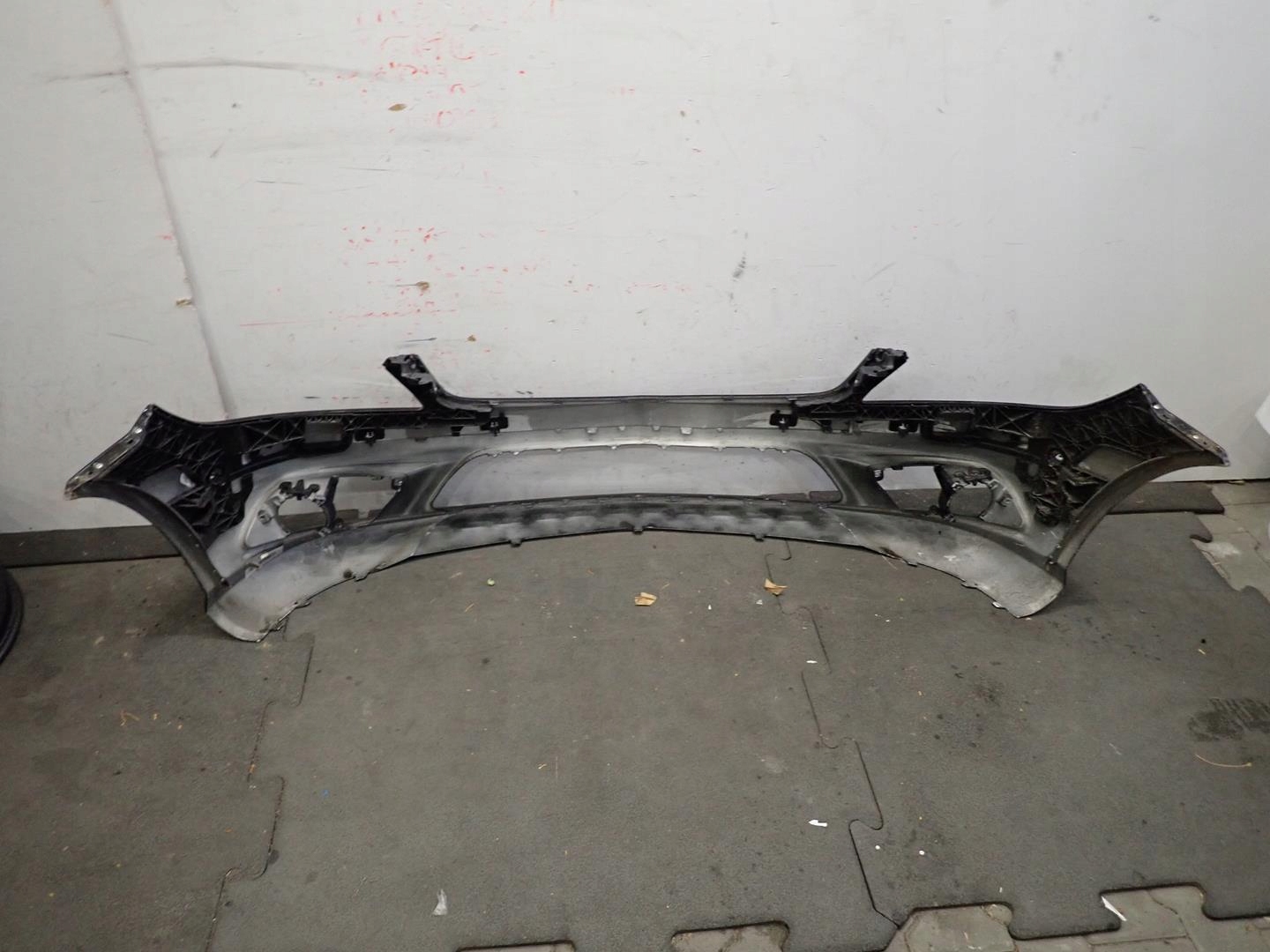 Přední nárazník MERCEDES C-CLASS W204 2007-2011 AMG A2048853725